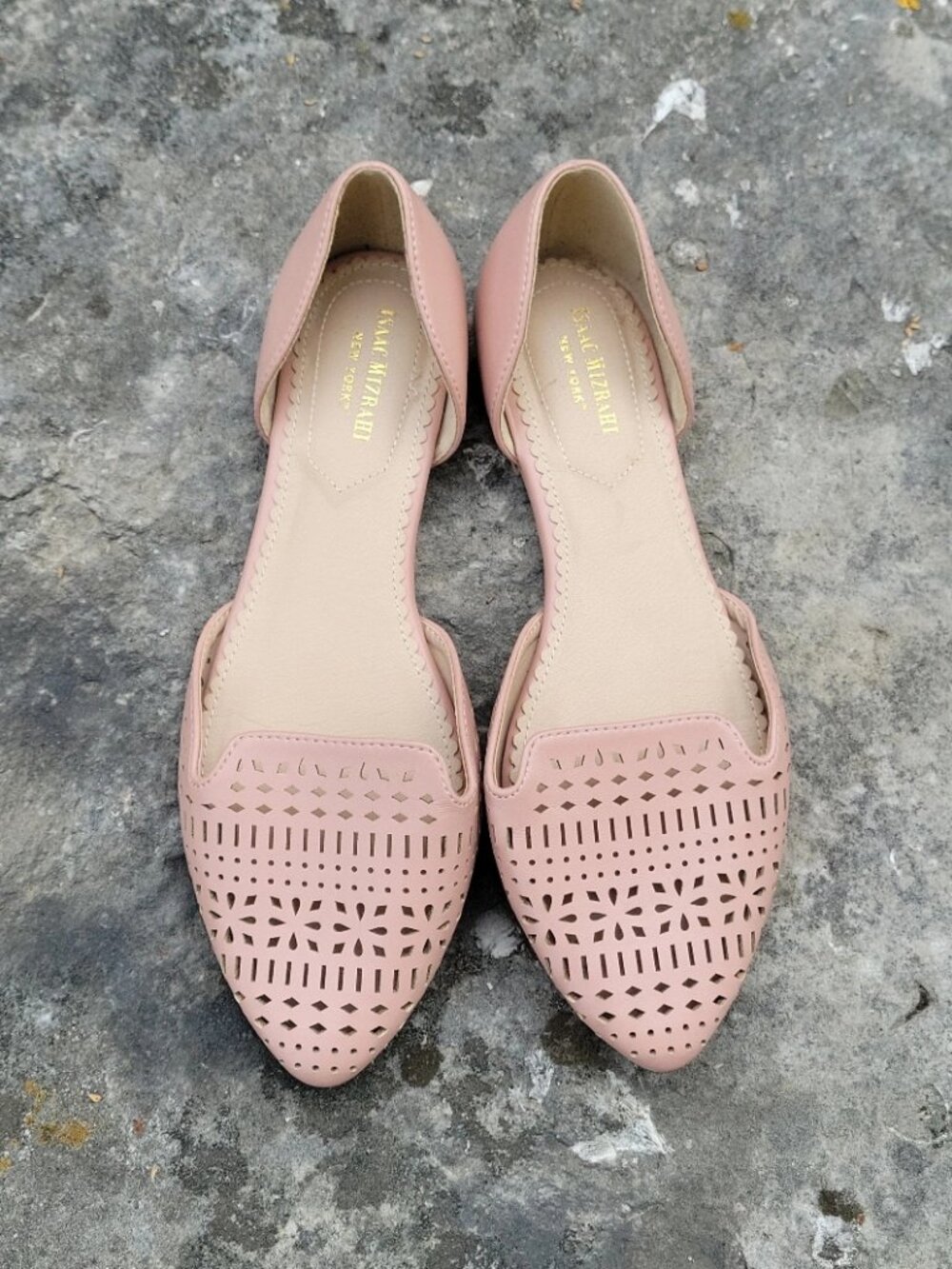 Brand new Isaac Mizrahi laser-cut stylish pointed-toe d'Orsay  blush pink shade.